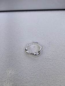 Macro shot of 925 sterling silver ring showing the wave pattern and polished finish