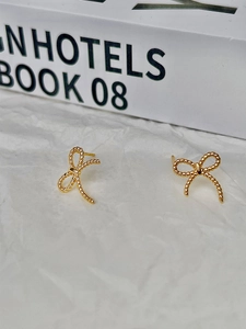 Boucles d'oreilles nœuds dorés avec texture corde torsadée pour femmes
