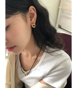 925 silver gold hollow heart earrings and matching necklace set on female model