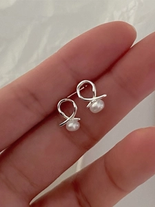 925 Sterling silver cross stud earrings with natural pearls in a minimalist design