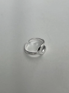 Detailed top view of 925 sterling silver open ring with unique double line knotted design