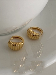 925 sterling silver gold croissant hoop earrings with textured vertical ridges