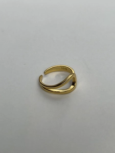 Macro view of S925 sterling silver hallmark on golden double-layer wavy ring