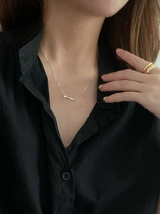 Collier minimaliste en argent sterling s925 avec chaîne fine et pendentif barrette
