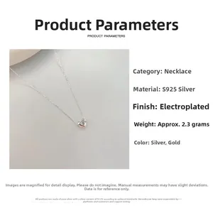 Macro d'un collier cœur en argent S925 avec zircons et détails techniques du produit