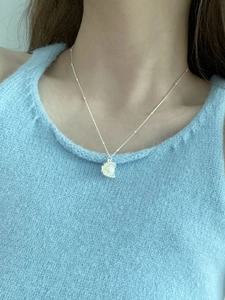 Elegant S925 sterling silver necklace with pearl shell pendant on a model in close-up