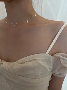 Collier ras du cou élégant en argent sterling S925 avec plusieurs breloques de feuilles