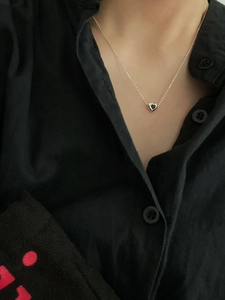 Élégant collier cœur en argent sterling S925 avec zircon noir sur chaîne fine