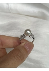 Elegant S925 sterling silver ring featuring a large white pearl and zircon accents