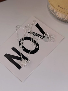 Detailed close-up of S925 sterling silver snowflake pendant with adjustable chain