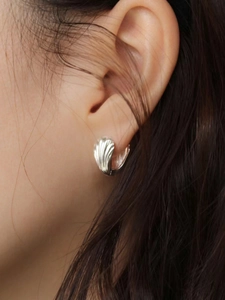 Boucles d'oreilles créoles en argent 925 en forme de coquillage avec texture nervurée