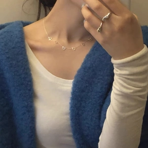 925 silver heart pendant necklace and wavy open ring set worn by model