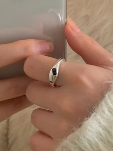 Luxurious 925 sterling silver open ring with colorful gemstone and fluid irregular design