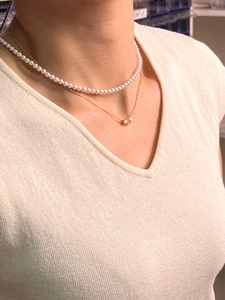 Double-layered 925 silver necklace with white freshwater pearls and cubic zirconia pendant