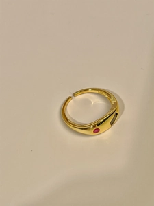 Detail of S925 silver gold-plated ring featuring pink gemstone and adjustable open band