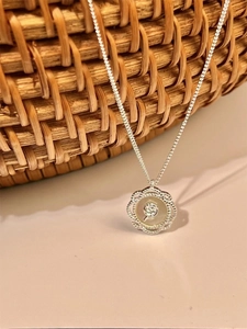 Collier vintage français en argent sterling 925 avec pendentif rose et nacre élégant