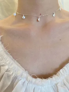 Minimalist s925 silver choker necklace featuring five small striped shell charms
