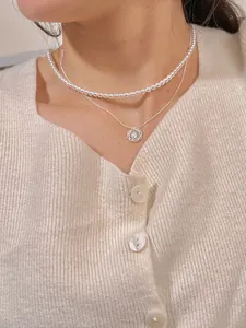 Collier double rang en argent 925 avec pendentif fleur et perles blanches chic