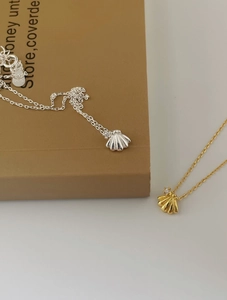 Détails de colliers avec pendentifs coquillages en argent S925 finitions or et argent