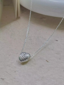 Minimalist 925 sterling silver heart pendant necklace with ribbed texture and single diamond