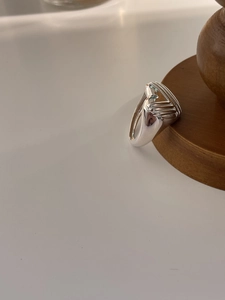 Close-up of a 925 sterling silver ring with a polished 3D heart-shaped interwoven design