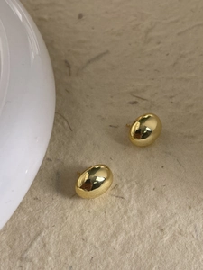 Polished gold bean stud earrings in 925 sterling silver with a minimalist mirror finish