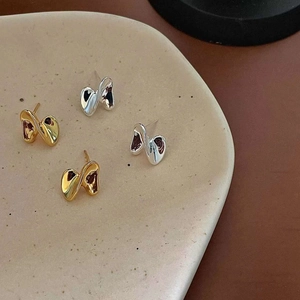 Minimalist S925 silver twisted spiral stud earrings in gold and silver finish