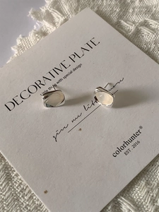 Vue détaillée de boucles d'oreilles en argent 925 avec pierres d'opale translucides