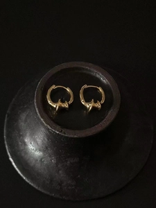 Minimalist S925 sterling silver irregular gold hoop earrings with thorn texture