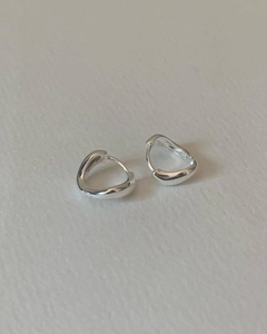 Minimalist S925 sterling silver geometric wavy earrings with polished mirror finish