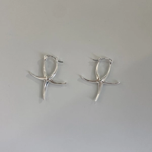 Detail of S925 sterling silver starfish earrings showing metal hallmark and hinge