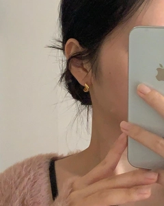 Minimalist 925 sterling silver geometric round hoop earrings with polished gold finish