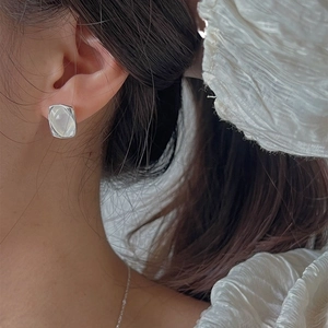 Boucles d'oreilles carrées en argent 925 minimalistes avec incrustation de nacre