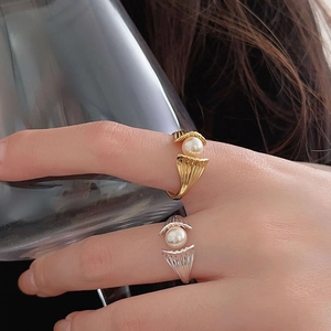 Minimalist S925 sterling silver shell rings with pearls in gold and silver finish