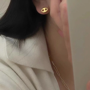 Elegant 925 silver gold-plated nose-shaped stud earrings and matching link necklace
