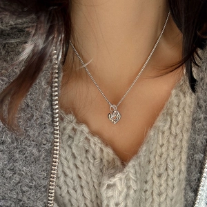 Collier minimaliste en argent sterling 925 avec pendentif cœur irrégulier et fermoir OT