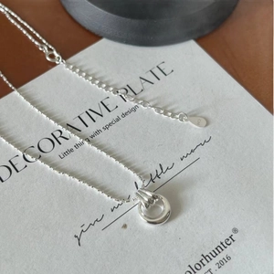 Minimalist S925 sterling silver necklace featuring interlocking rings pendant on box chain