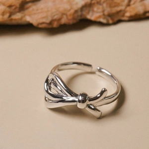 Minimalist 925 sterling silver bow knot open ring with adjustable band on stone