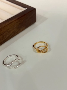 Minimalistischer polierter 925er Silberknotenring in Gold- und Silberausführung