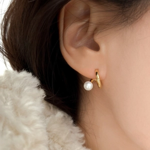 Minimalist 925 sterling silver twist stud earrings with white pearls for daily wear