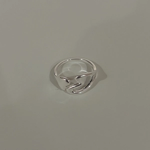 Minimalist 925 sterling silver open ring featuring an intertwined hollow heart design