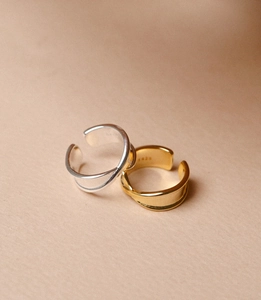 Detailed view of S925 sterling silver stamp on minimalist twisted double layer open rings