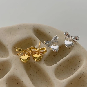 Boucles d'oreilles élégantes en argent sterling avec nœud et cœur doré et argenté