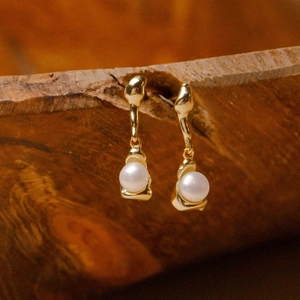 Elegant 925 silver pearl drop earrings with irregular gold-tone organic lava design