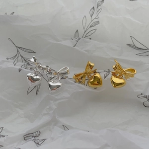 Boucles d'oreilles nœud cœur en argent sterling en finitions dorée et argentée