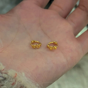 Mini créoles dorées signe dollar en argent 925 pour un style hip-hop très tendance
