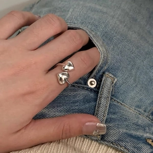 Minimalist 925 sterling silver open ring with double heart design on female finger