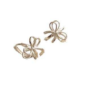 Boucles d'oreilles papillon minimalistes en argent sterling 925 avec design ajouré chic