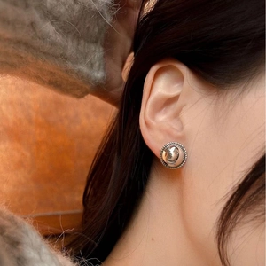 Minimalist S925 silver stud earrings with vintage dome design and twisted rope border