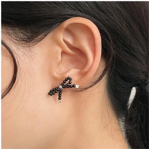 Elegant black beaded bow earrings in 925 sterling silver for women in a minimalist style